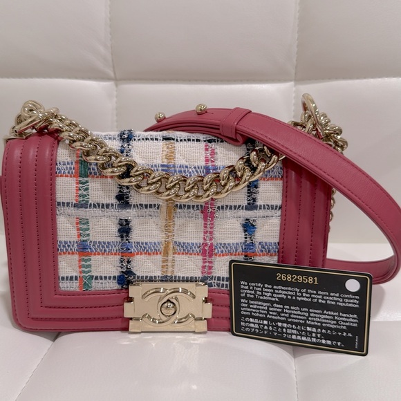 Chanel Boy Bag Small pink Leather with Tweed and champagne HDW. in pristine cond - Picture 9 of 10